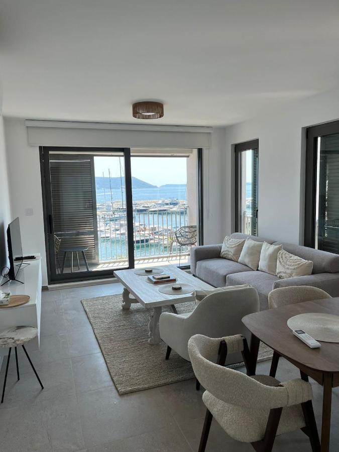 Beachfront apartment with sea view - B&B
