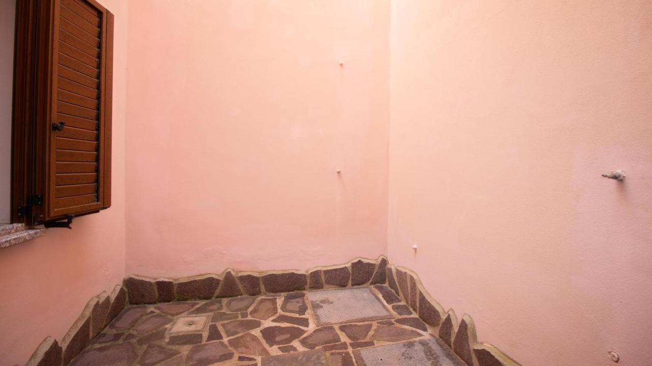 Sardinianworld - Hibiscus House - B&B Funtana Meiga