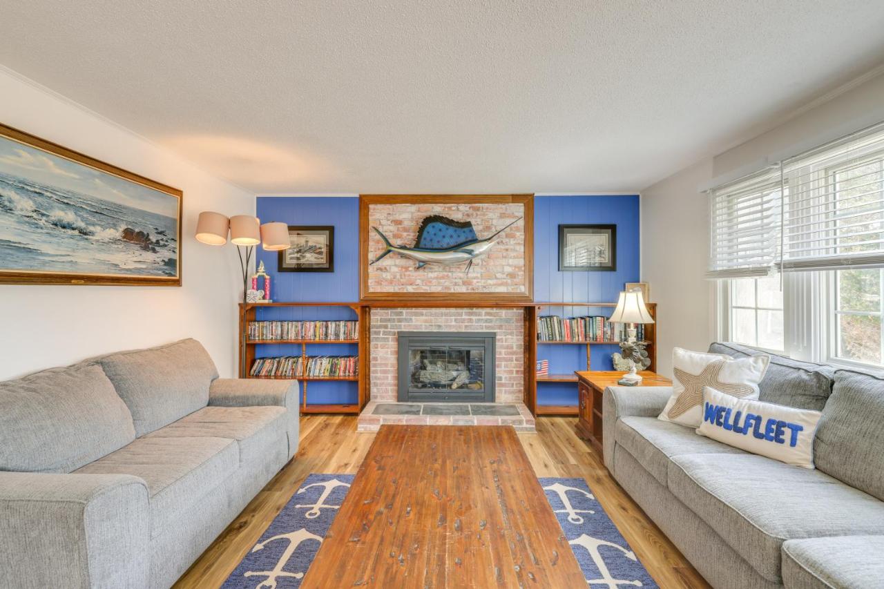 2 Mi to Beach Wellfleet Home with Bike Trail Access - B&B