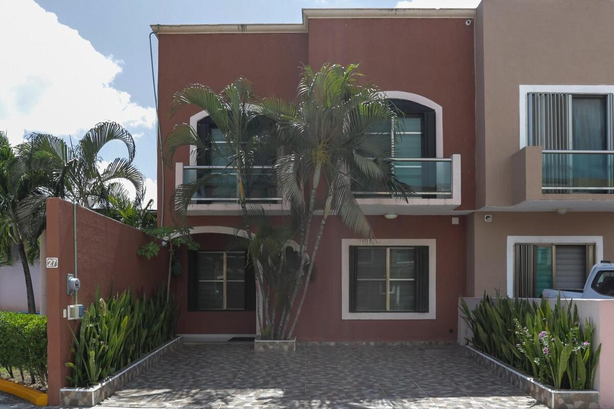 Downtown Villa for 7 guests, access to pool! - Bed and Breakfast