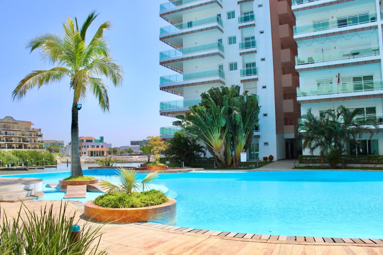 condominio con una bonita vista del puerto deportivo de G P S rentas - B&B