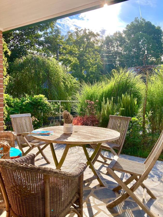 Family home, green surroundings, 10 min from Brussels - B&B Overijse