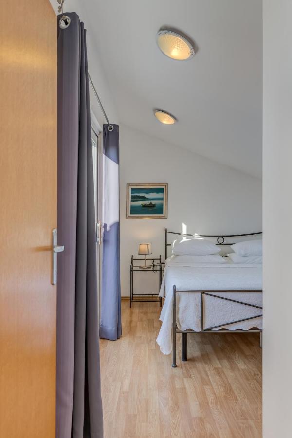 One-Bedroom Apartment with Sea View