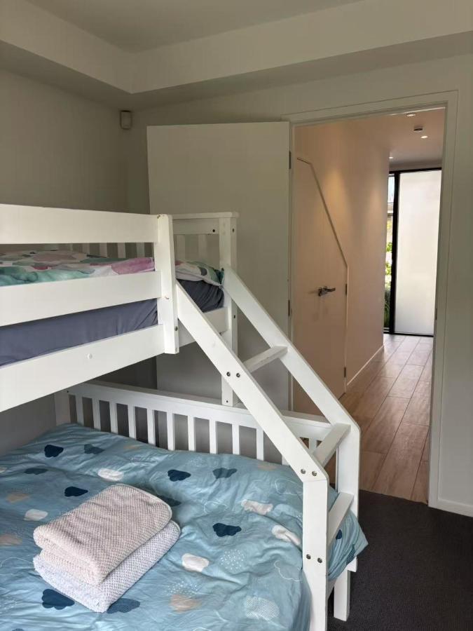 Epsom Tidy House - B&B