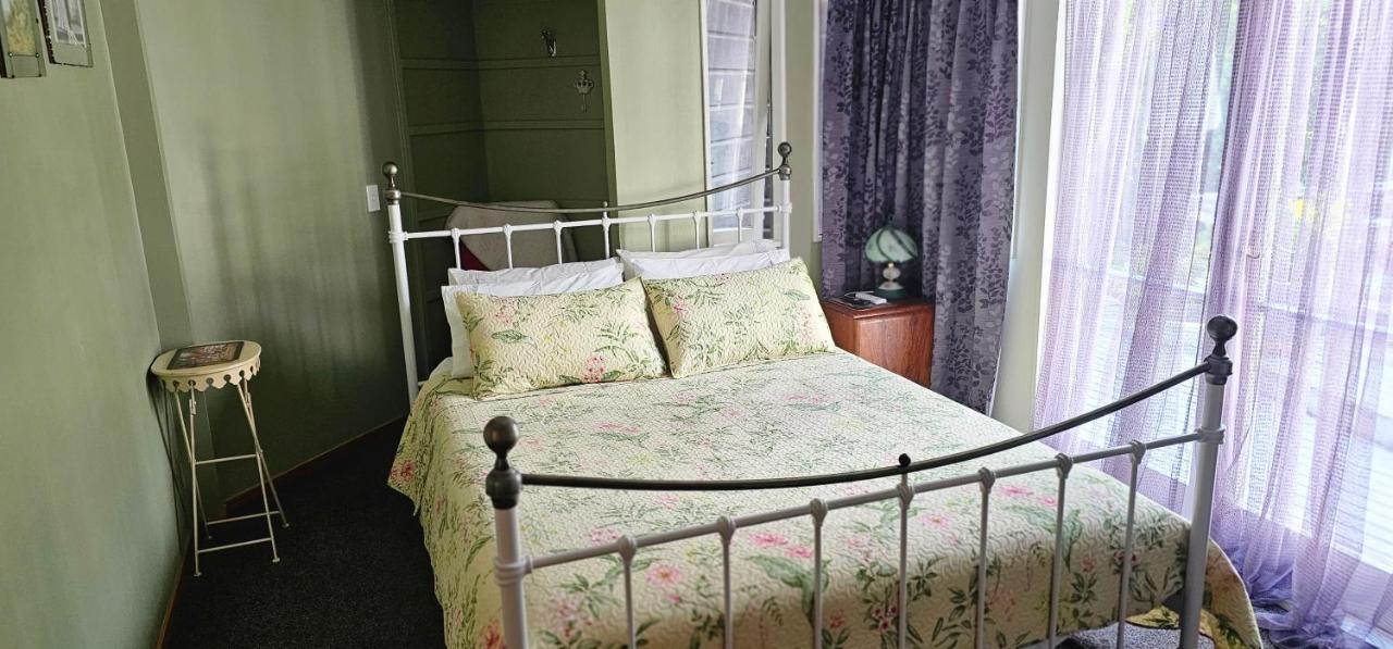 Queen Room with Garden View