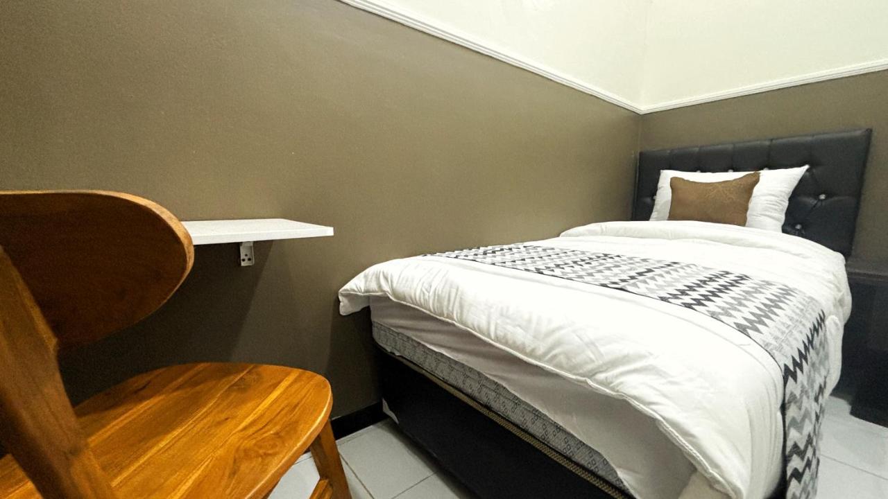 Griya Inn - B&B Jatingaleh