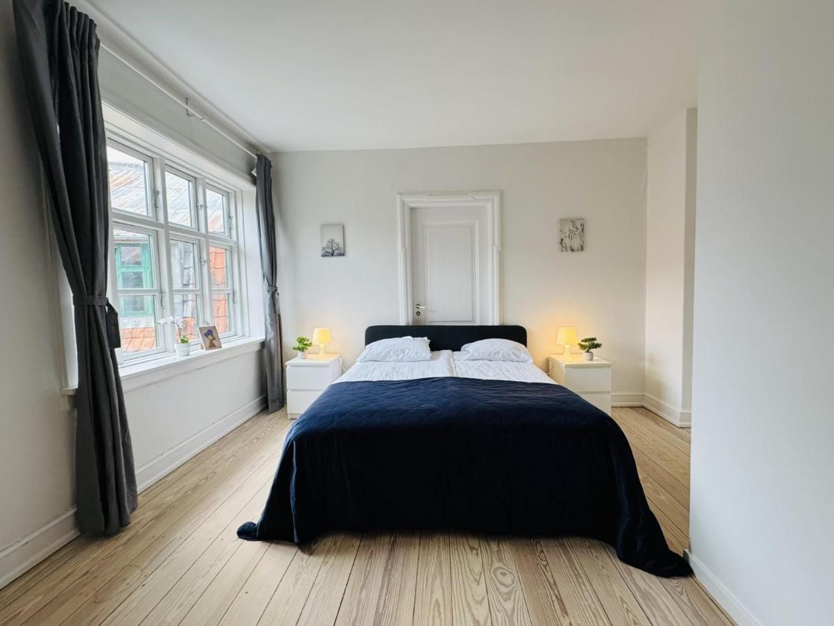 aday - Pedestrian Beautiful 4 bedroom Apartment - B&B