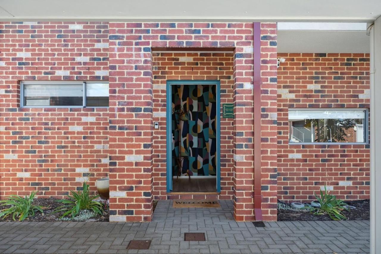 Happy Stays Classic Mid-Century Modern Escape - B&B