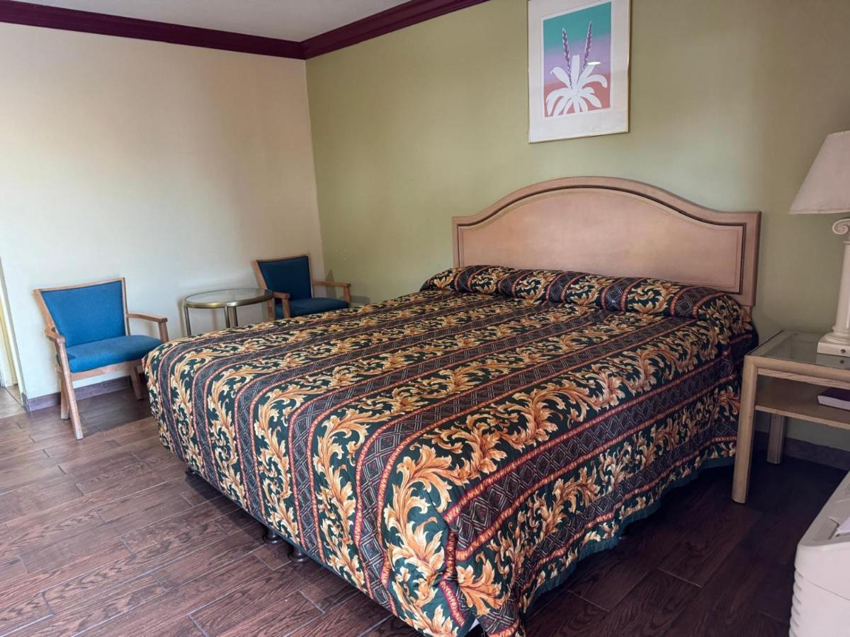 King Bed Non-Smoking
