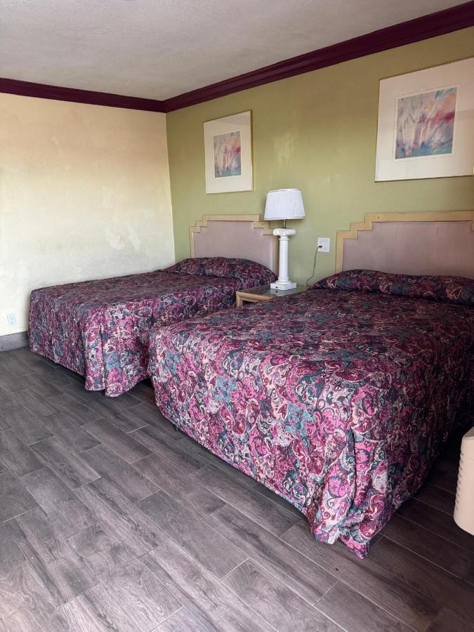 2 Full Bed Smoking