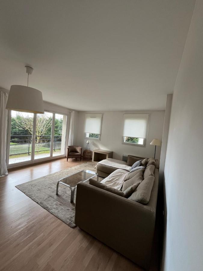 Bright and spacious 2 bedroom with balcony - B&B