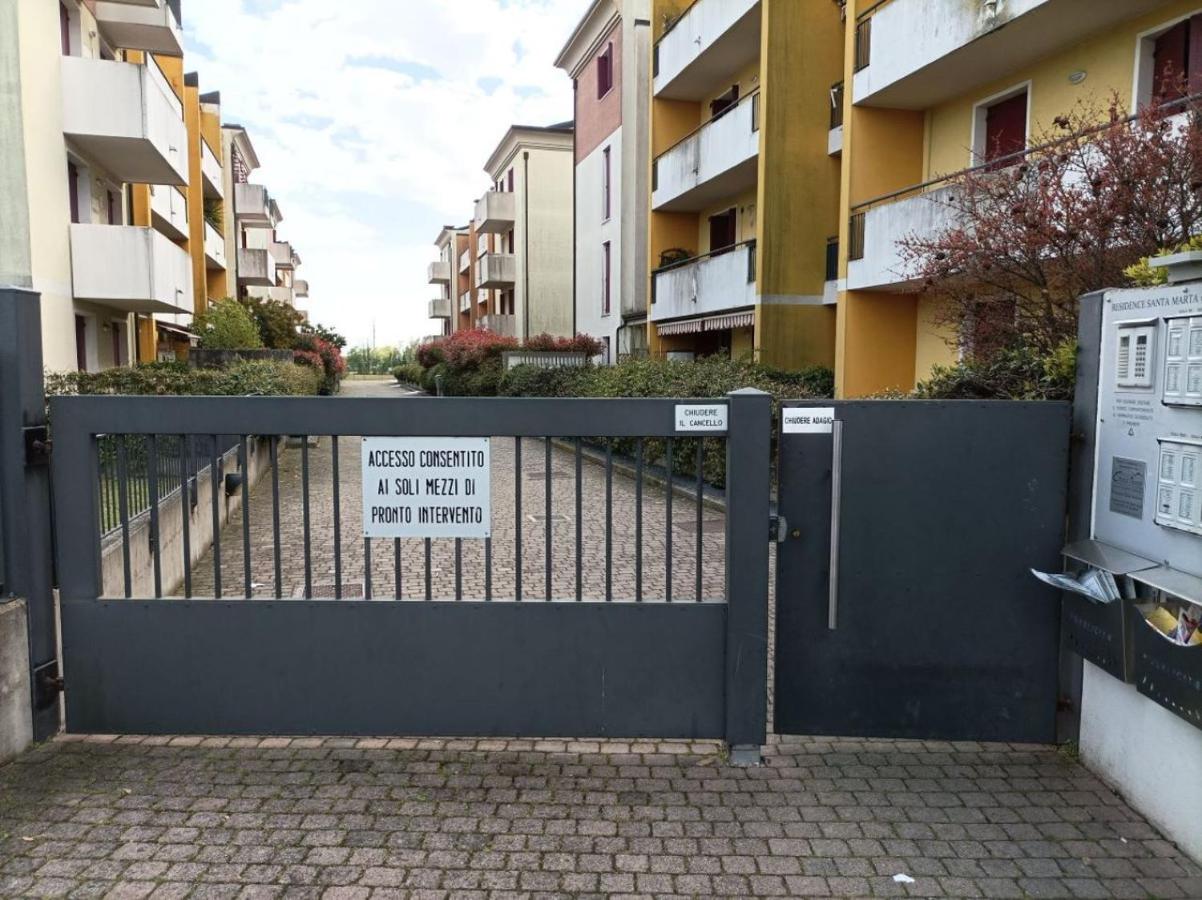 Venice Cove apartment 15mVenice -free park- near airport - Chambres d’hôtes