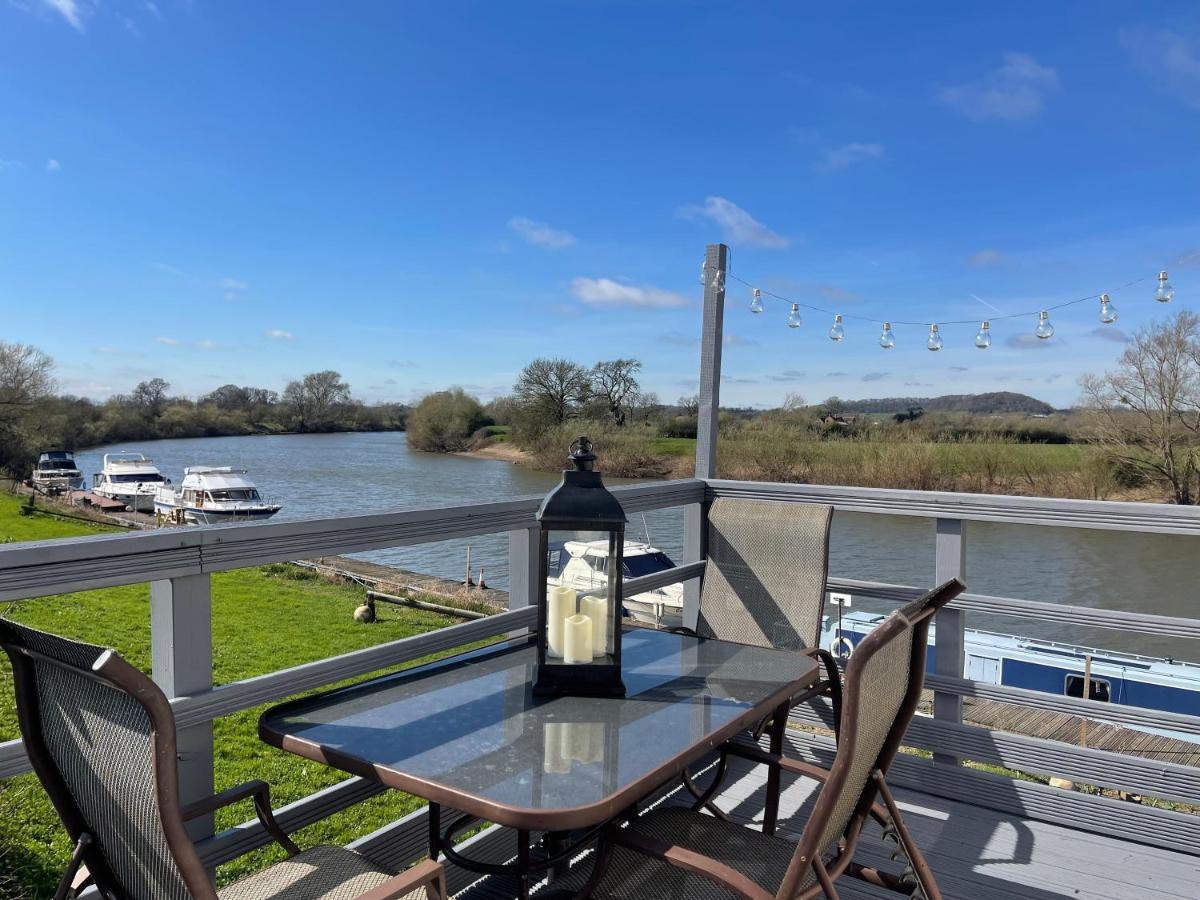 On the river Severn - Severnside Boat & Caravan Park, Caravan 9 - B&B