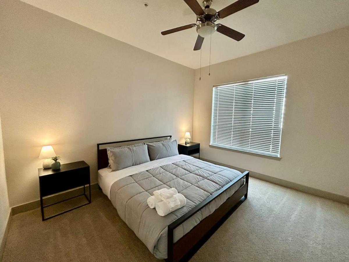 Central Heights functional 2B2B Longterm Condo - B&B Houston