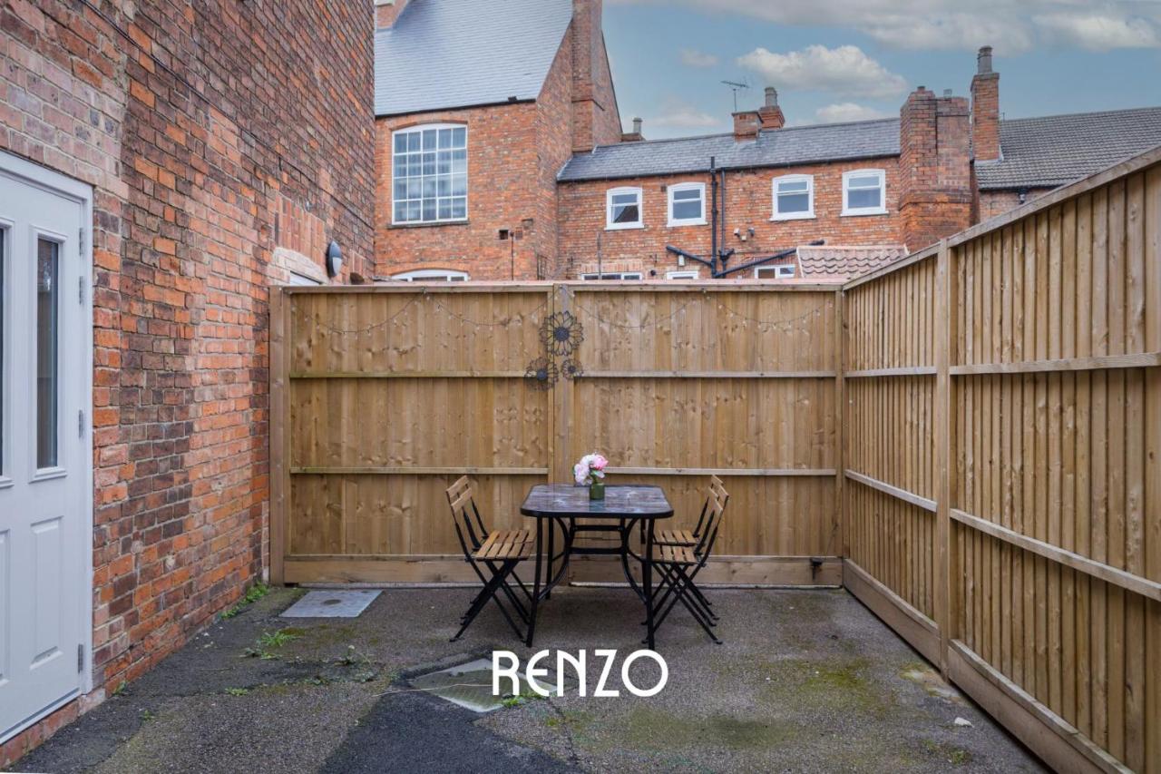 Incredible 2-bed Apartment in Newark on Trent by Renzo, Free Parking, Brilliant Location! - B&B