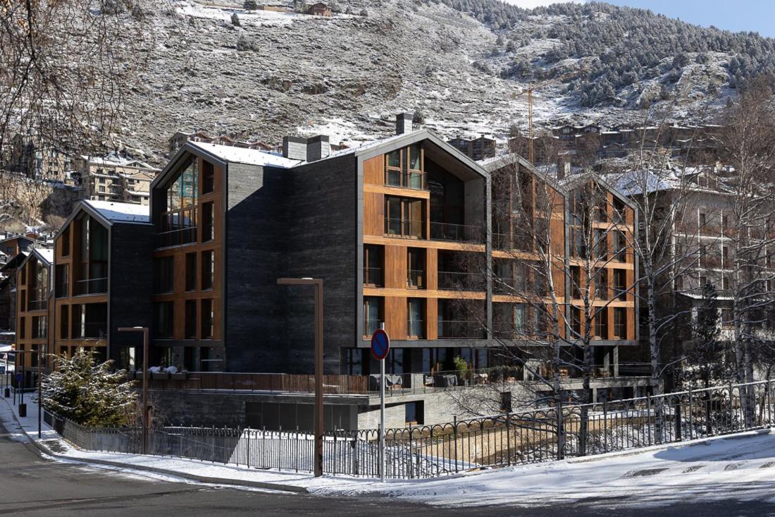 Isard Homes by Select Rentals - B&B