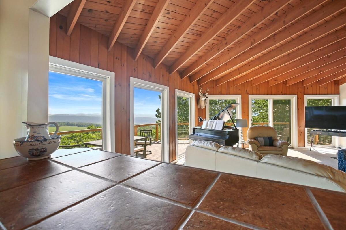 Mountain Retreat Stunning Views Hot Tub Fire Pit - B&B