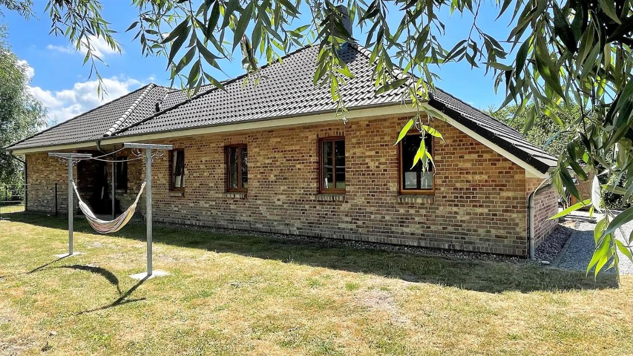 Lena, barrierefrei, hundefreundlich, eingezäunt, Kamin, WLAN - B&B