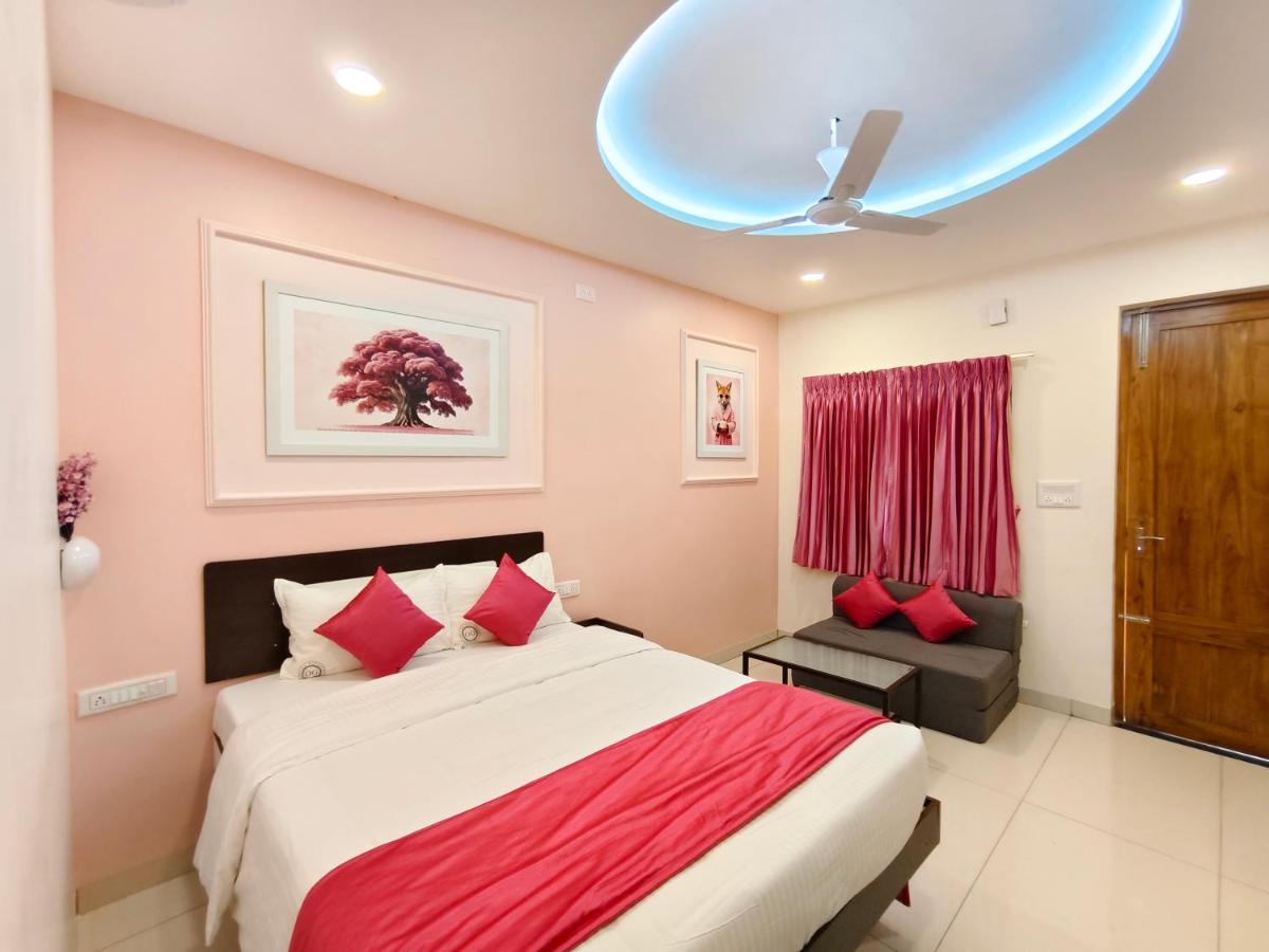 Queen Room with Pool View