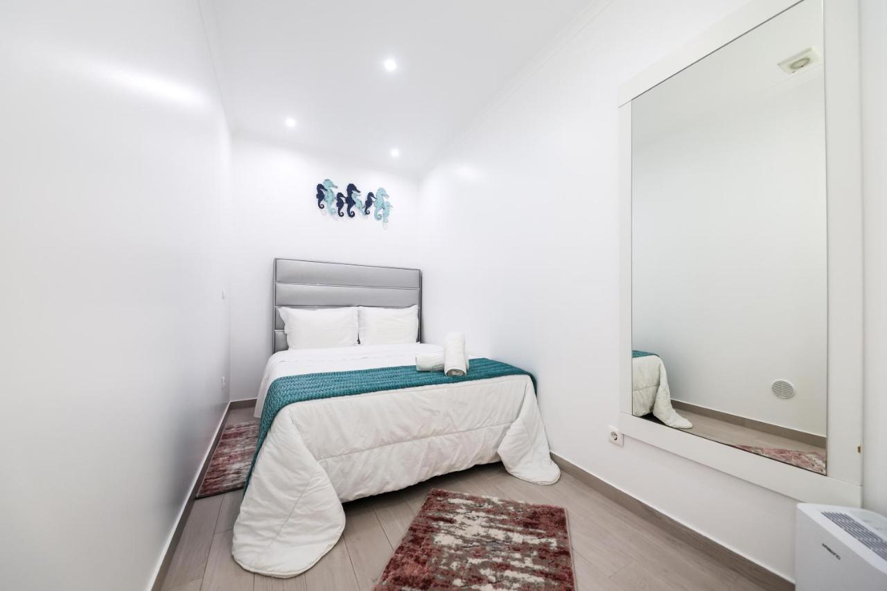 Dina Beach house - Bed and Breakfast Nazaré