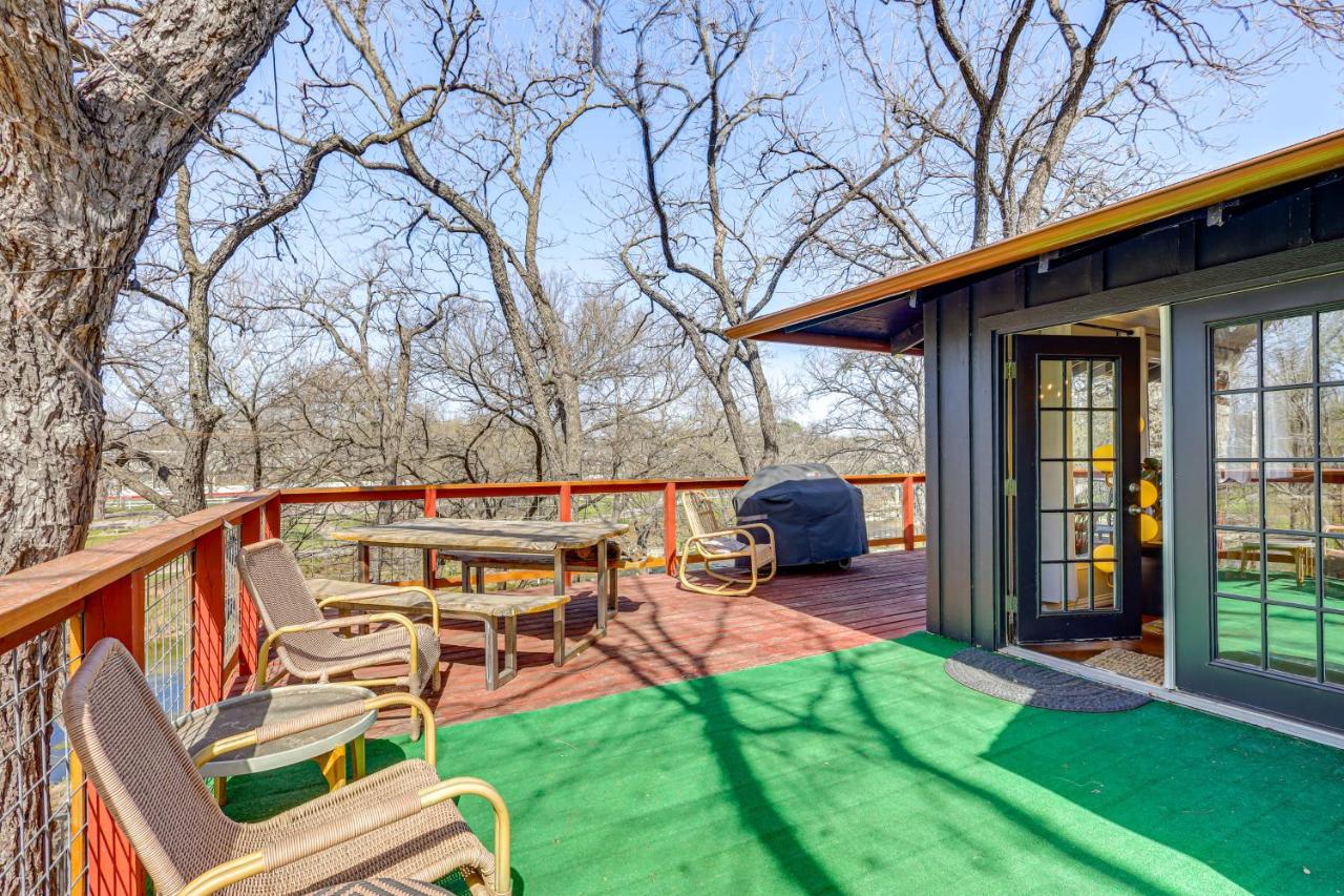 Creekside Cottage with Deck and Hot Tub in Belton - Chambres d’hôtes Belton