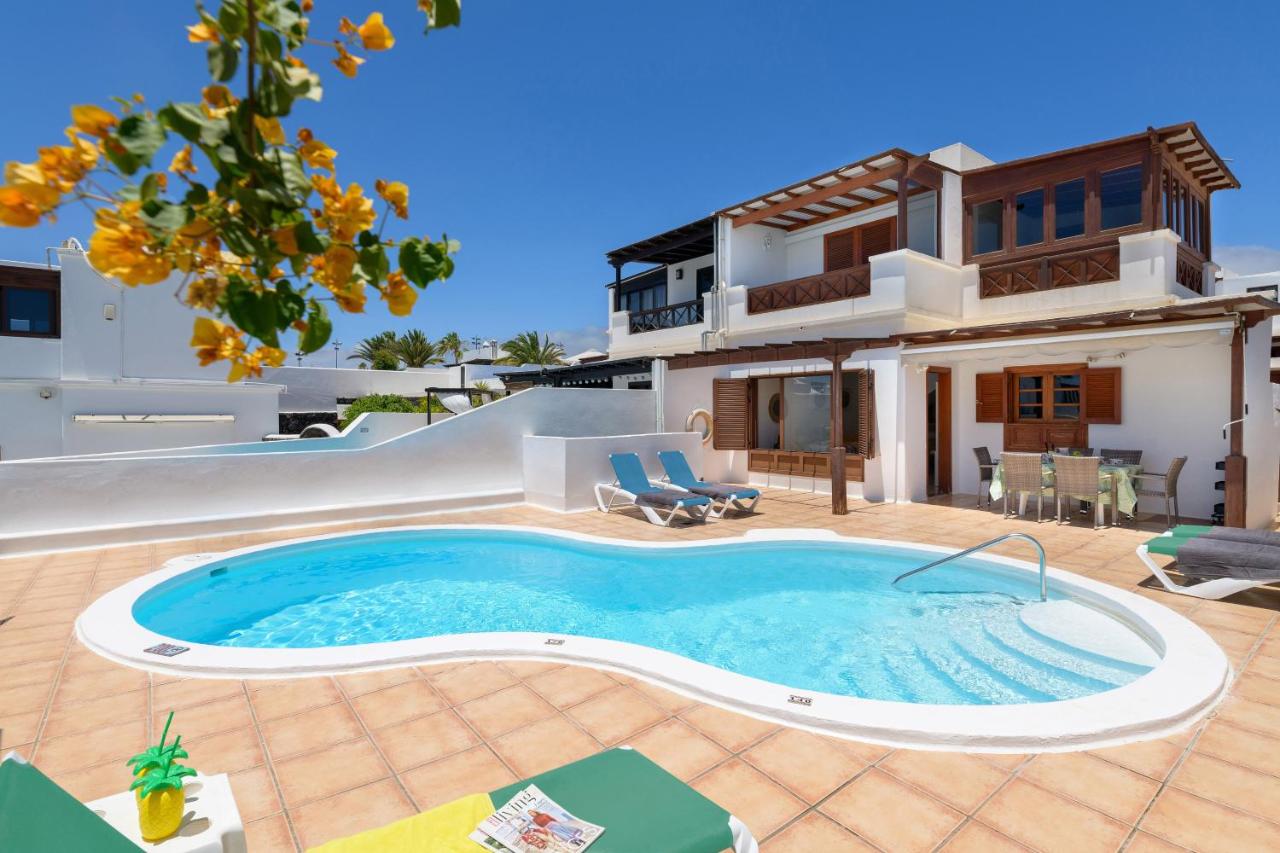 VILLA ERIC with a private stunning heated pool - B&B