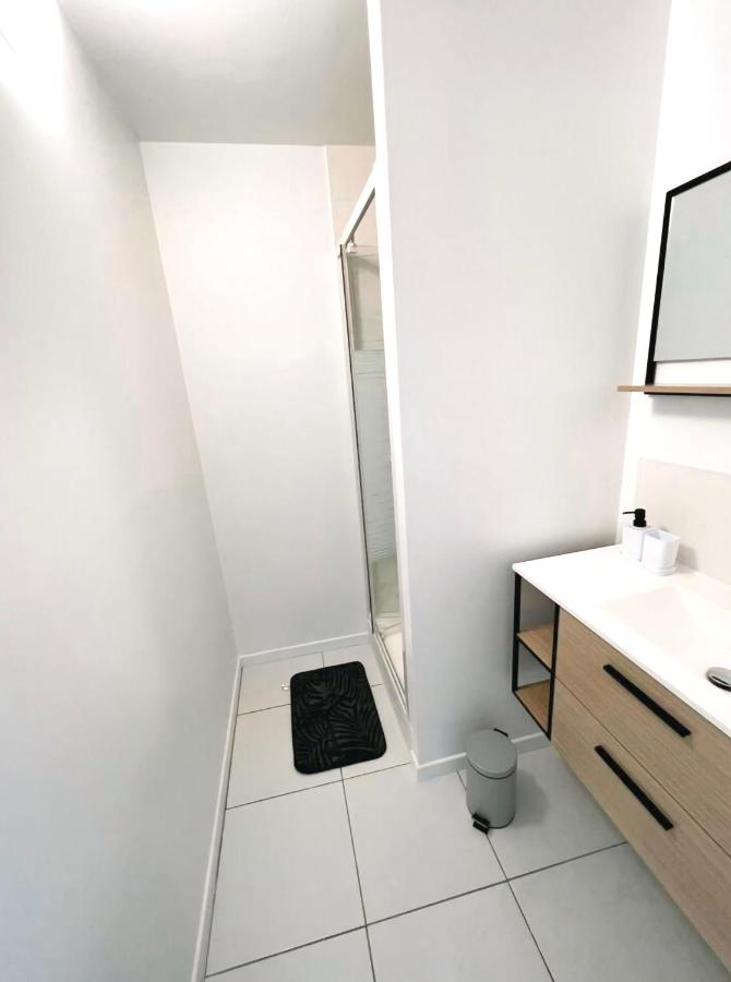Chambre PRIVÉE dans appartement PARTAGÉ - Cenon - proche Tram A - FREE WIFI - REF C1 - Chambres d’hôtes