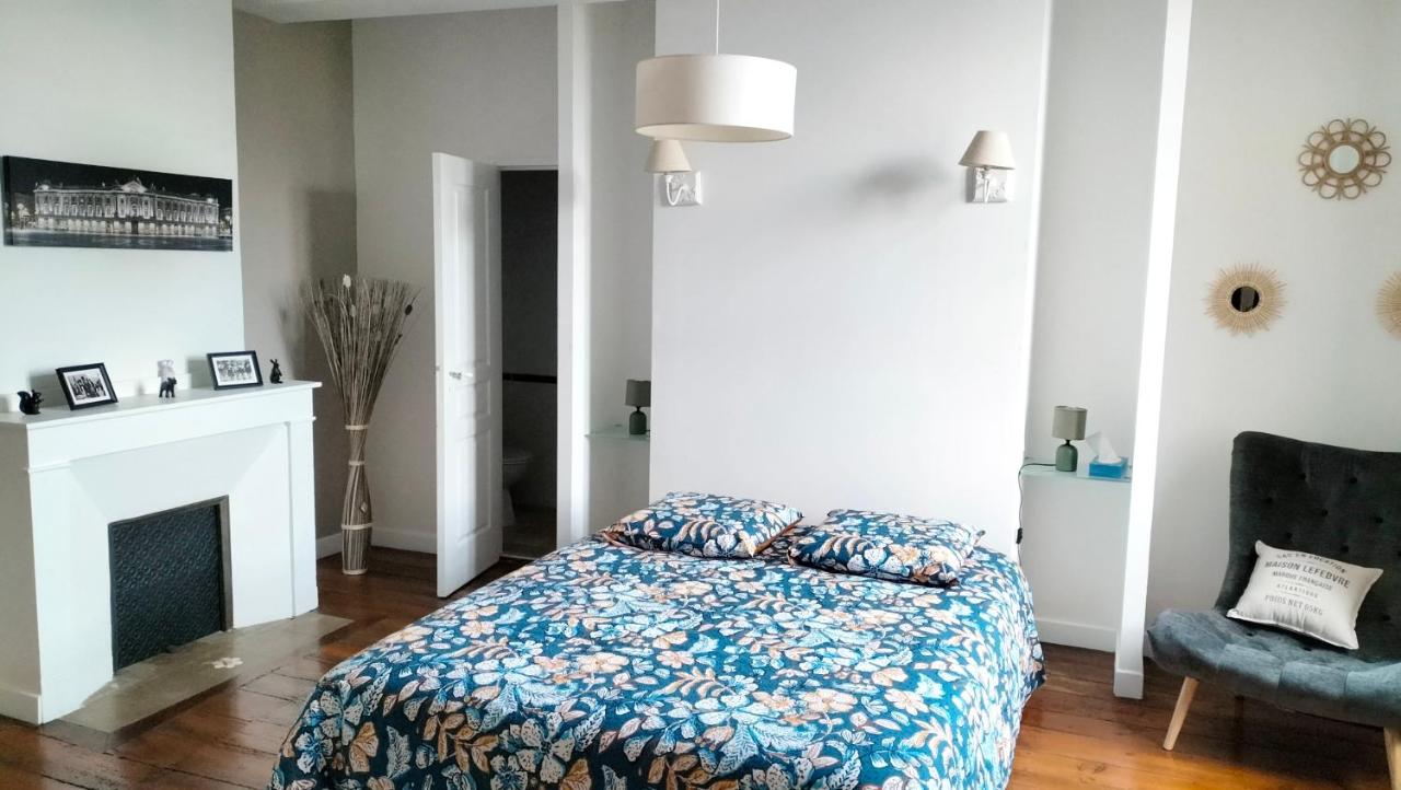 Kamer met Queensize Bed en Uitzicht op het Zwembad