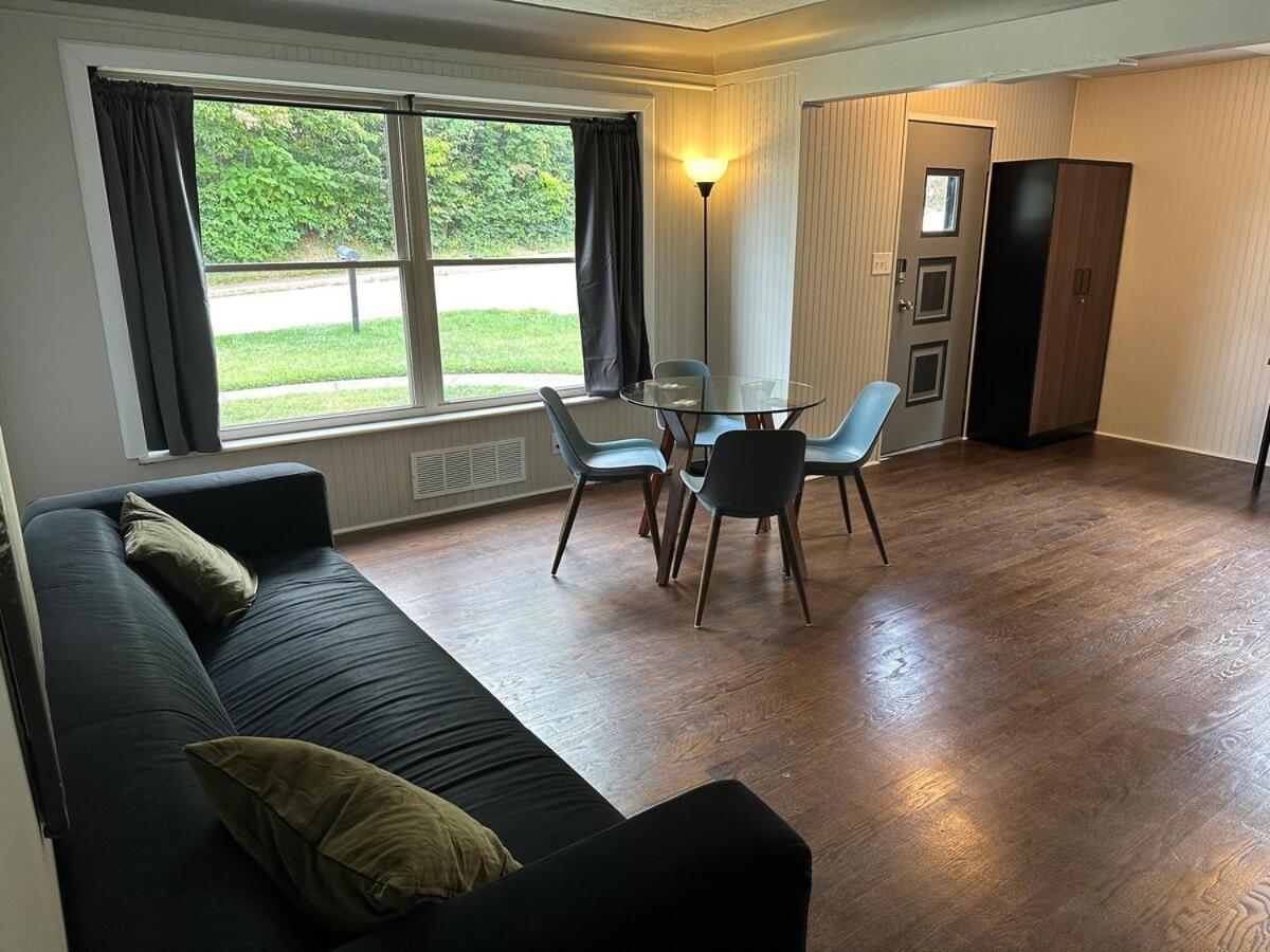 Solar Powered, Private 3-Bedroom Guest Suite - B&B
