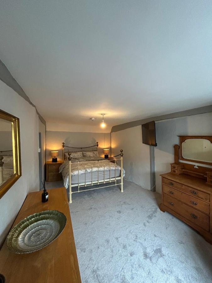 4 Bed Apartment The Windmill 16th Century Pub - B&B Loughborough