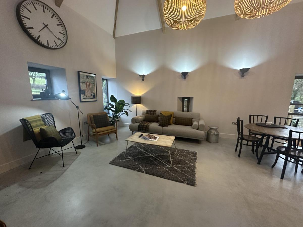 Beudy at Pentrecelyn - a gorgeous barn conversion with hot tub - B&B Carmarthen