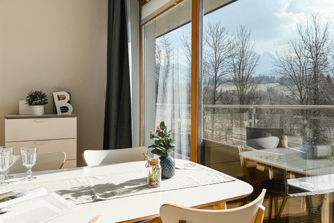 One-Bedroom Apartment with Balcony and Mountain View