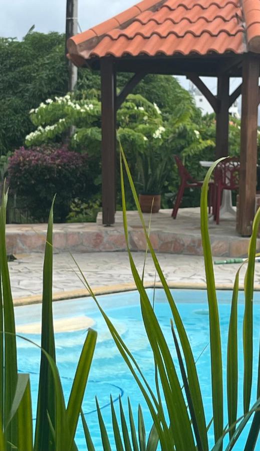 Villa Shoelcher, joli T2 a 3 min de la mer à pied, avec piscine - B&B