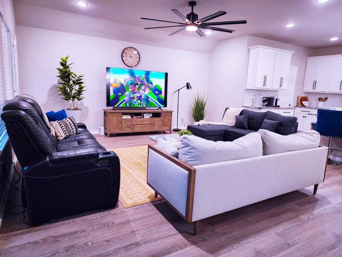 New Modern Home, Game Room, Gym, 6 beds, Fast Wifi - B&B