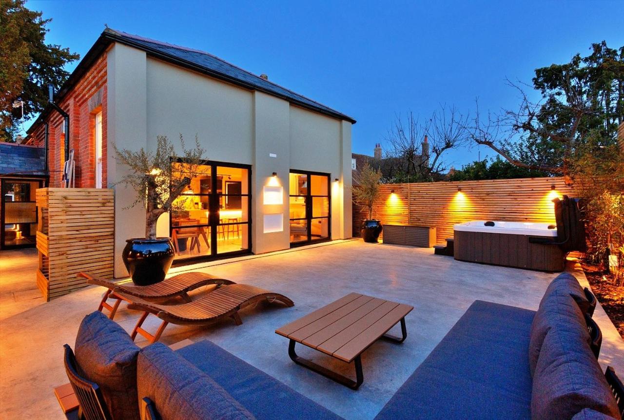 Finest Retreats - Wesleyan House - B&B