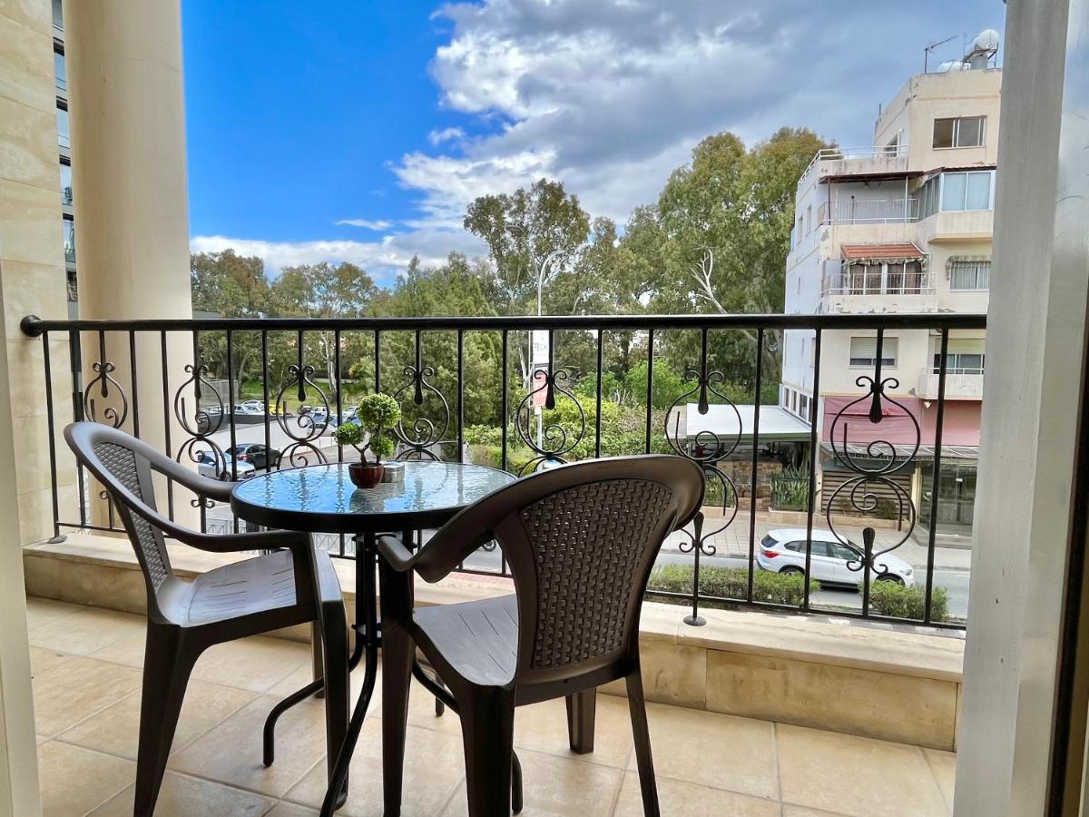 Tropical Cozy 1 - Bedroom Apartment - Chambres d’hôtes Limassol