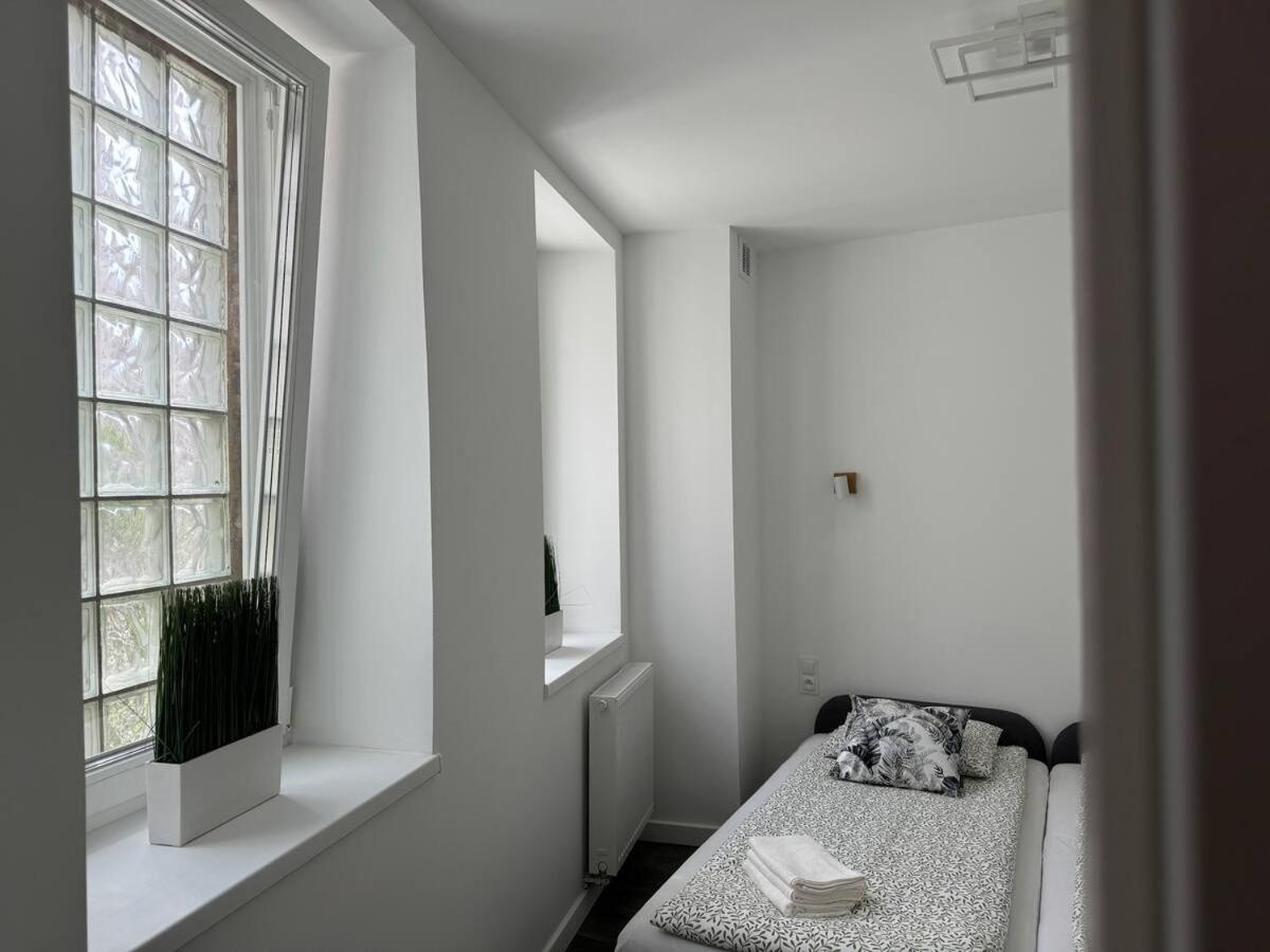 Deluxe One-Bedroom Apartment