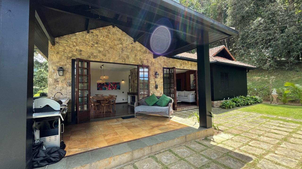 Casa 04 Vale Boa Vista - Casa Charmosa com 3 Suítes e Acesso à Área de Lazer Completa de Condomínio - B&B Teresópolis