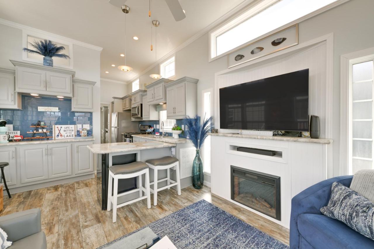 Boat and Fish Waterfront Gem in Sherrills Ford! - Bed and Breakfast Terrell