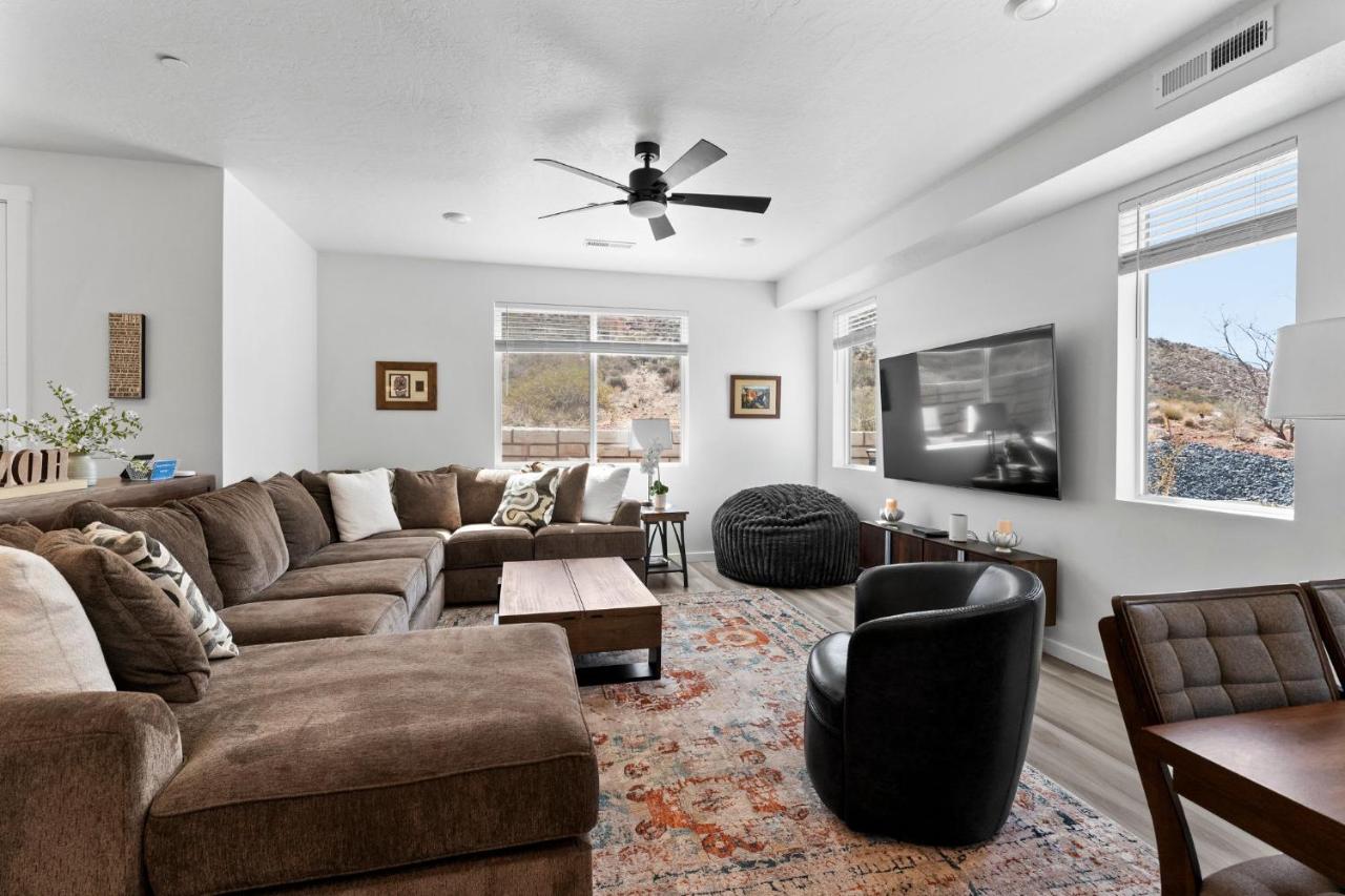 Touch of Class - 5BR - Hot Tub & Near Zion - B&B Hurricane
