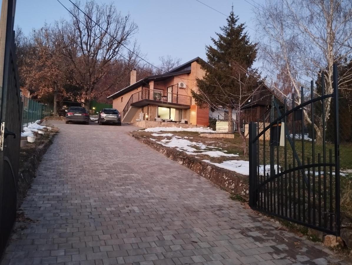 Kosmaj Apartmani Košutica - Marija i Ksenija - Bed and Breakfast