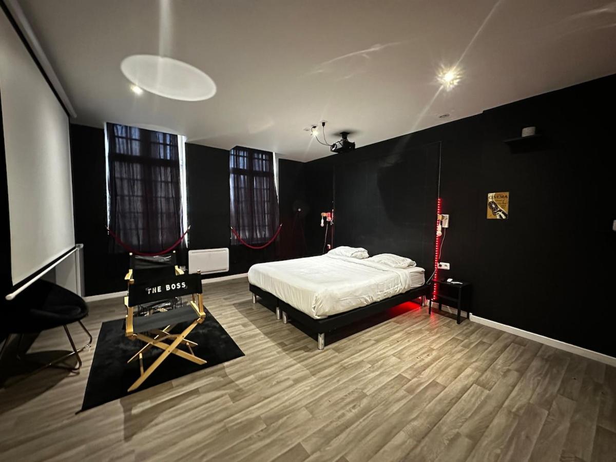 Suite Cinéma #5#- Jacuzzi & projecteur-self check-in - Chambres d’hôtes
