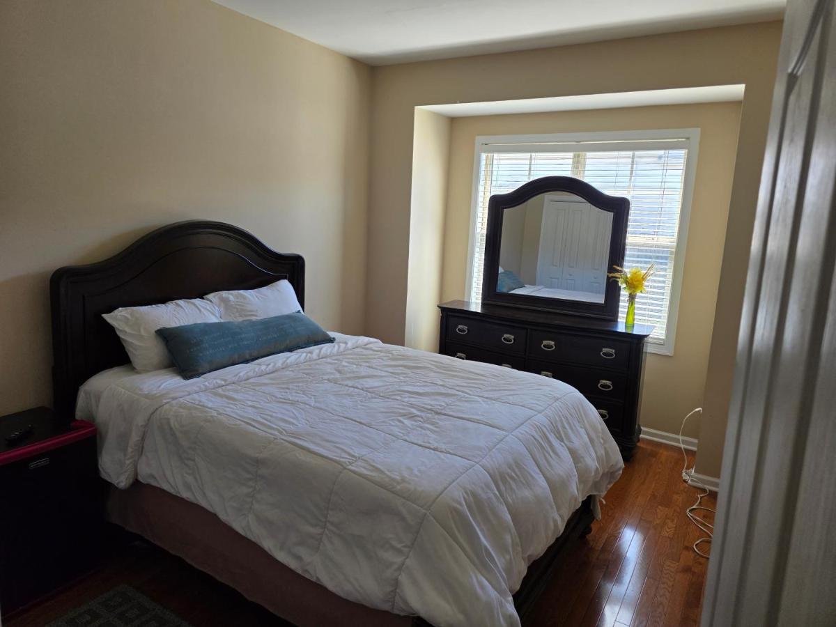 Heaven on Earth - Large Bedroom with Private Bathroom - B&B