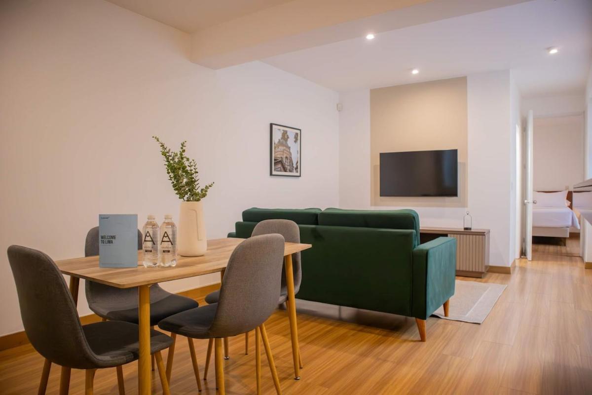Striking 1BR in Miraflores - Ferienwohnung
