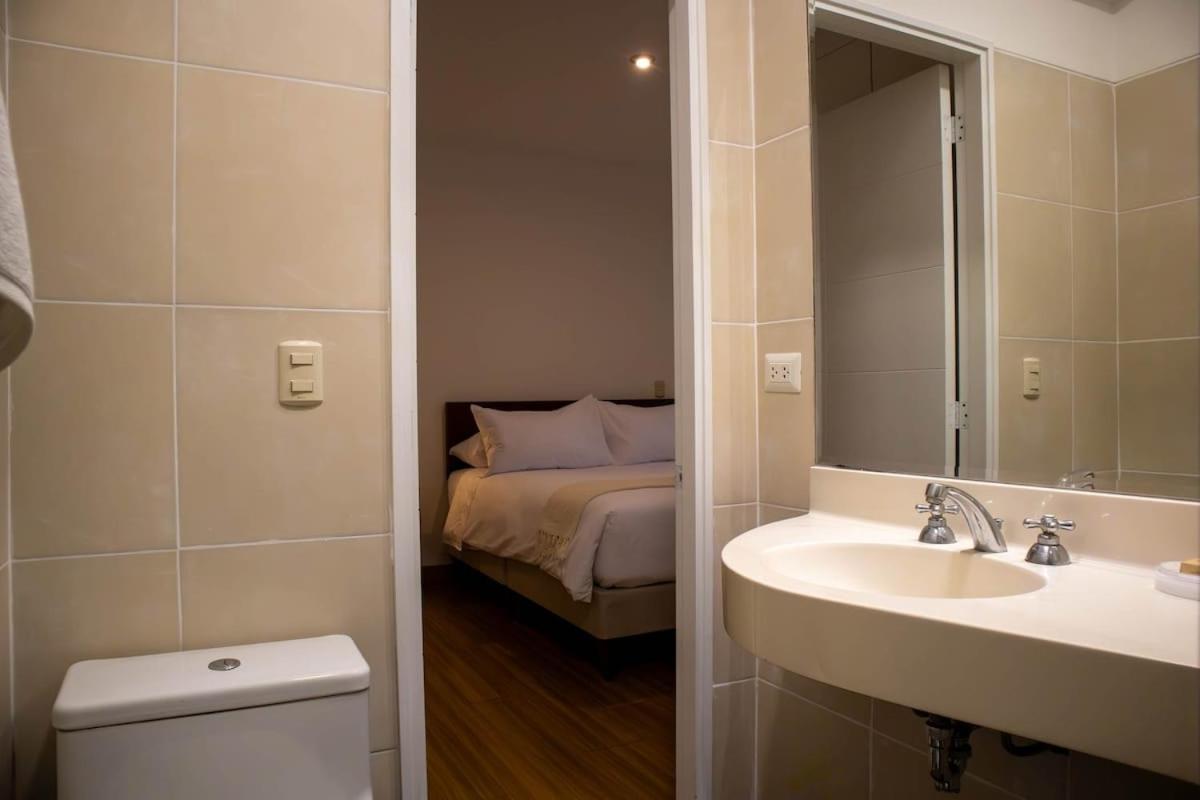 Striking 1BR near Malecon in Miraflores by Wynwood House - Chambres d'hôtes Lima