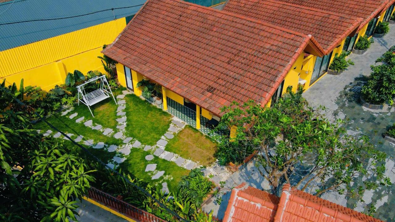 Bungalow with Garden View