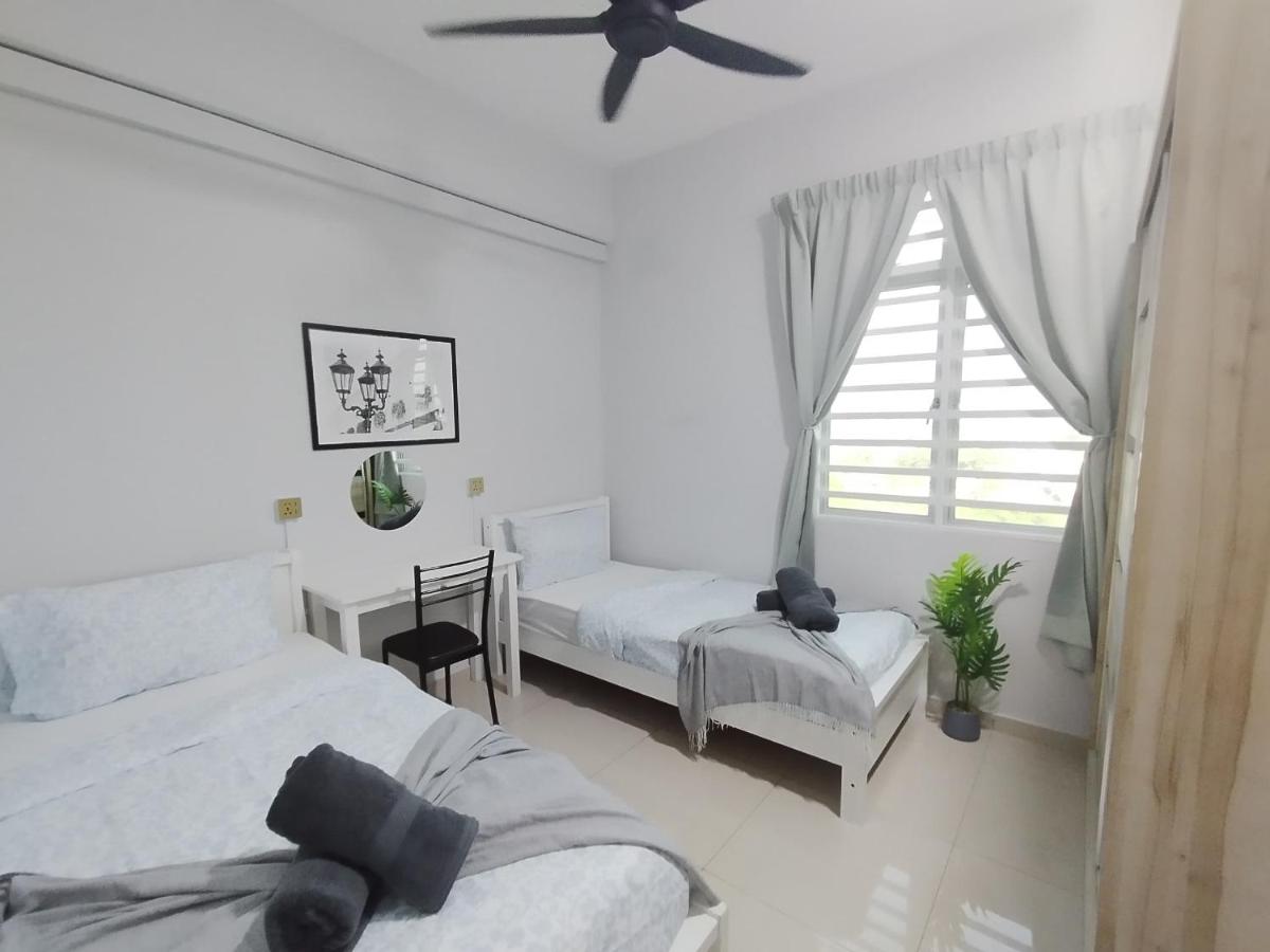 Appartamento con 4 Camere da Letto e Balcone 