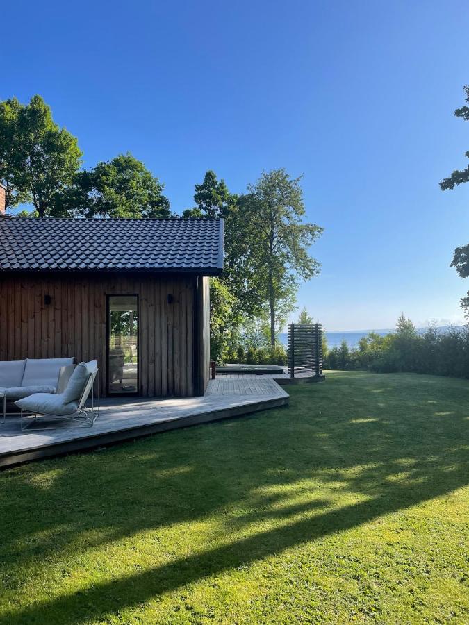 Modern house with lakeview - near town and nature - Chambres d’hôtes Bankeryd