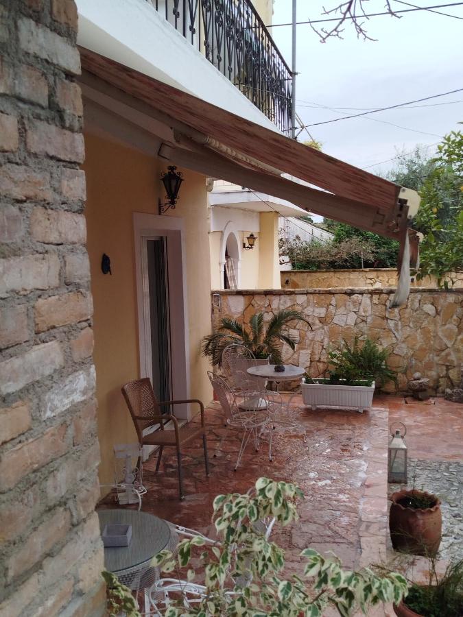 Athina's Mon Repo Apartment - B&B