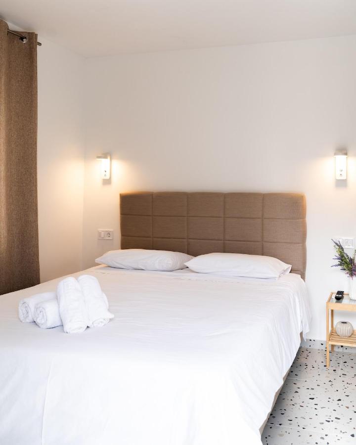 Nueve Mini There's no place like home - Bed and Breakfast Patras